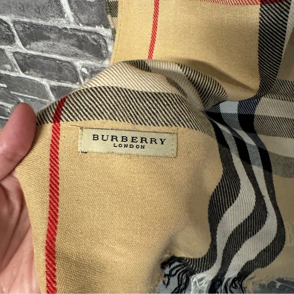 Burberry scarf nova check tan white plaid fringe hem - Picture 5 of 7